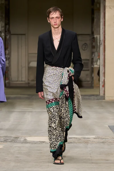 Look 50